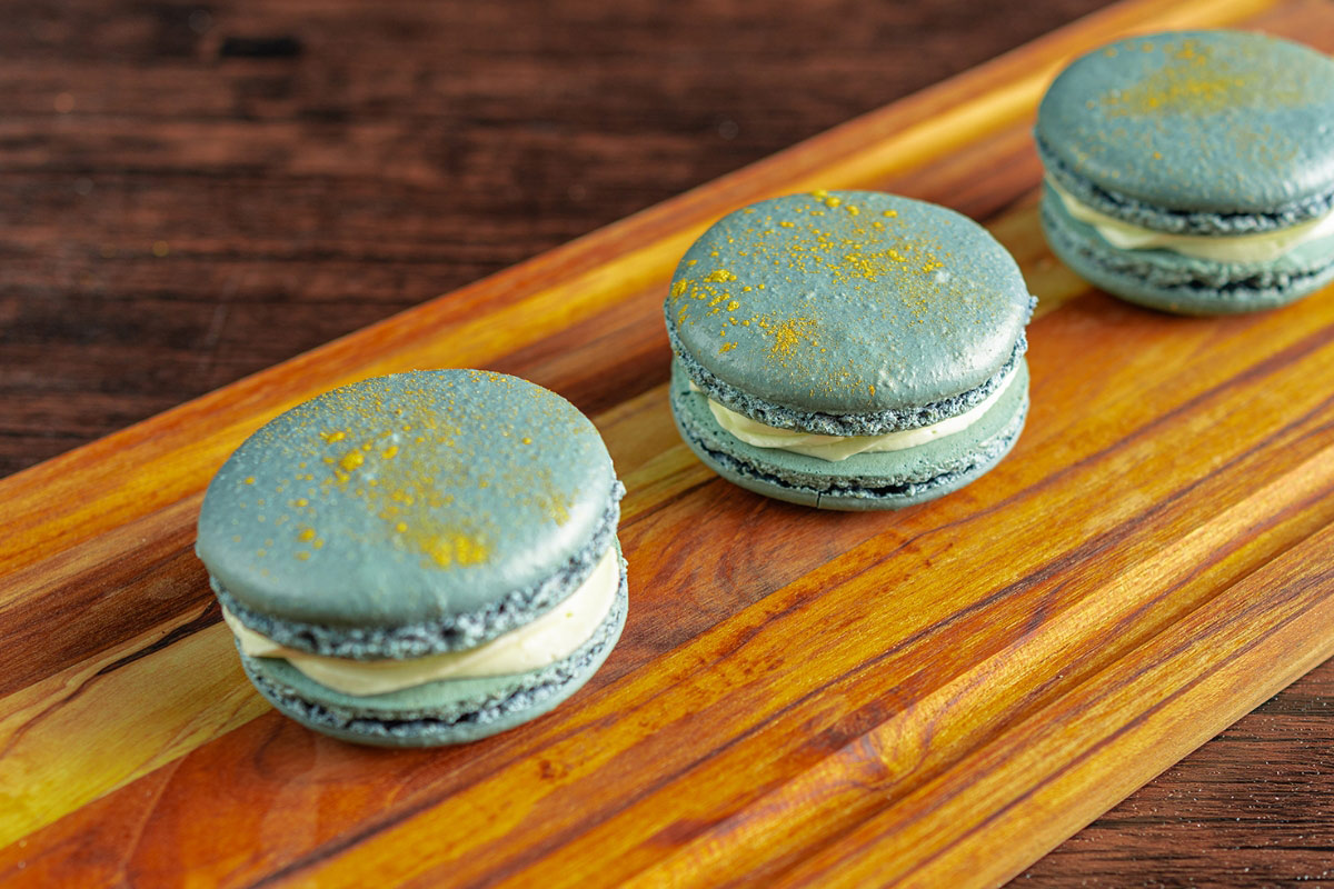 CRANBERRY COMPOTE MACAROON
